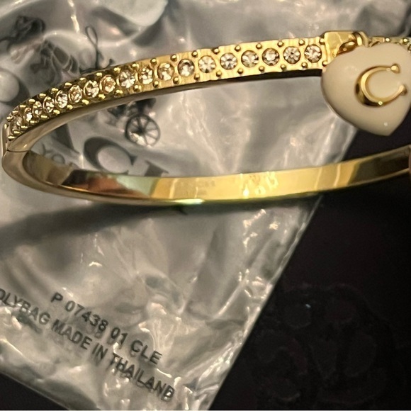 C‎ Dangle Heart Brand new 8" Bangle Bracelet Clear Stones - Picture 1 of 7